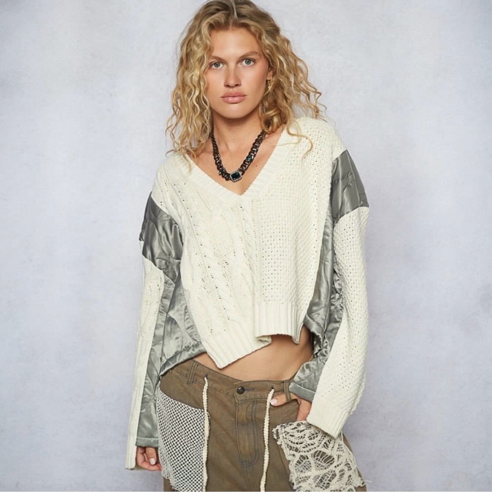 POL Cream and Gray Women's Sweater